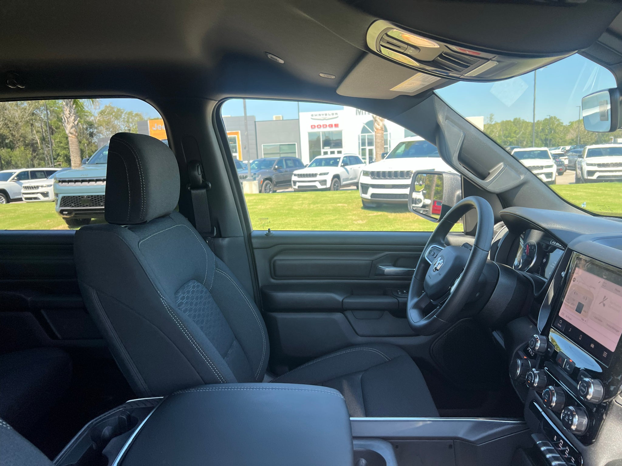 2027 RAM 1500 RAM 1500 EXPRESS CREW CAB 4X4 5'7' BOX