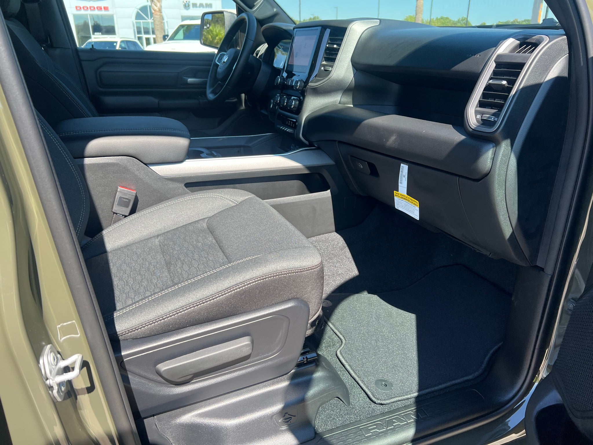 2027 RAM 1500 RAM 1500 EXPRESS CREW CAB 4X4 5'7' BOX