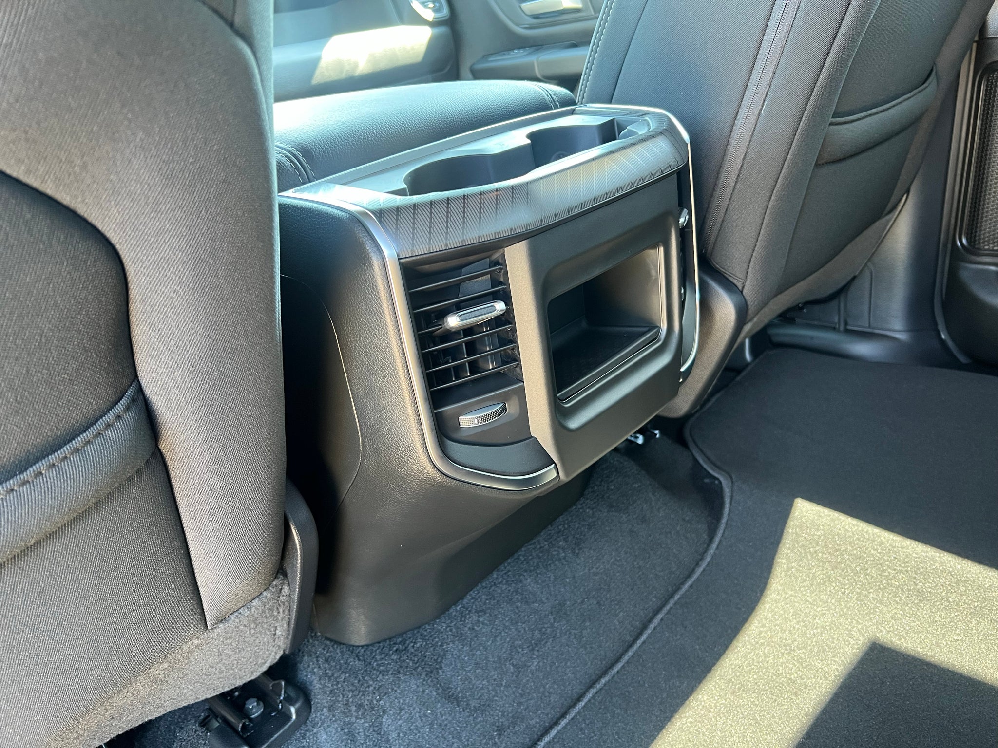 2027 RAM 1500 RAM 1500 EXPRESS CREW CAB 4X4 5'7' BOX