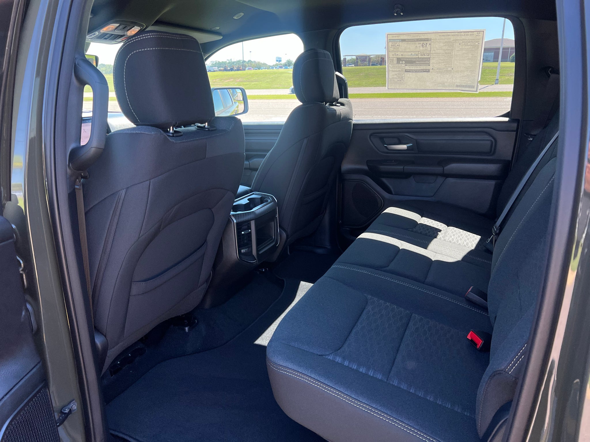 2027 RAM 1500 RAM 1500 EXPRESS CREW CAB 4X4 5'7' BOX