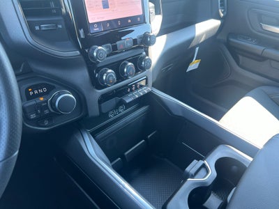 2027 RAM 1500 RAM 1500 EXPRESS CREW CAB 4X4 5'7' BOX