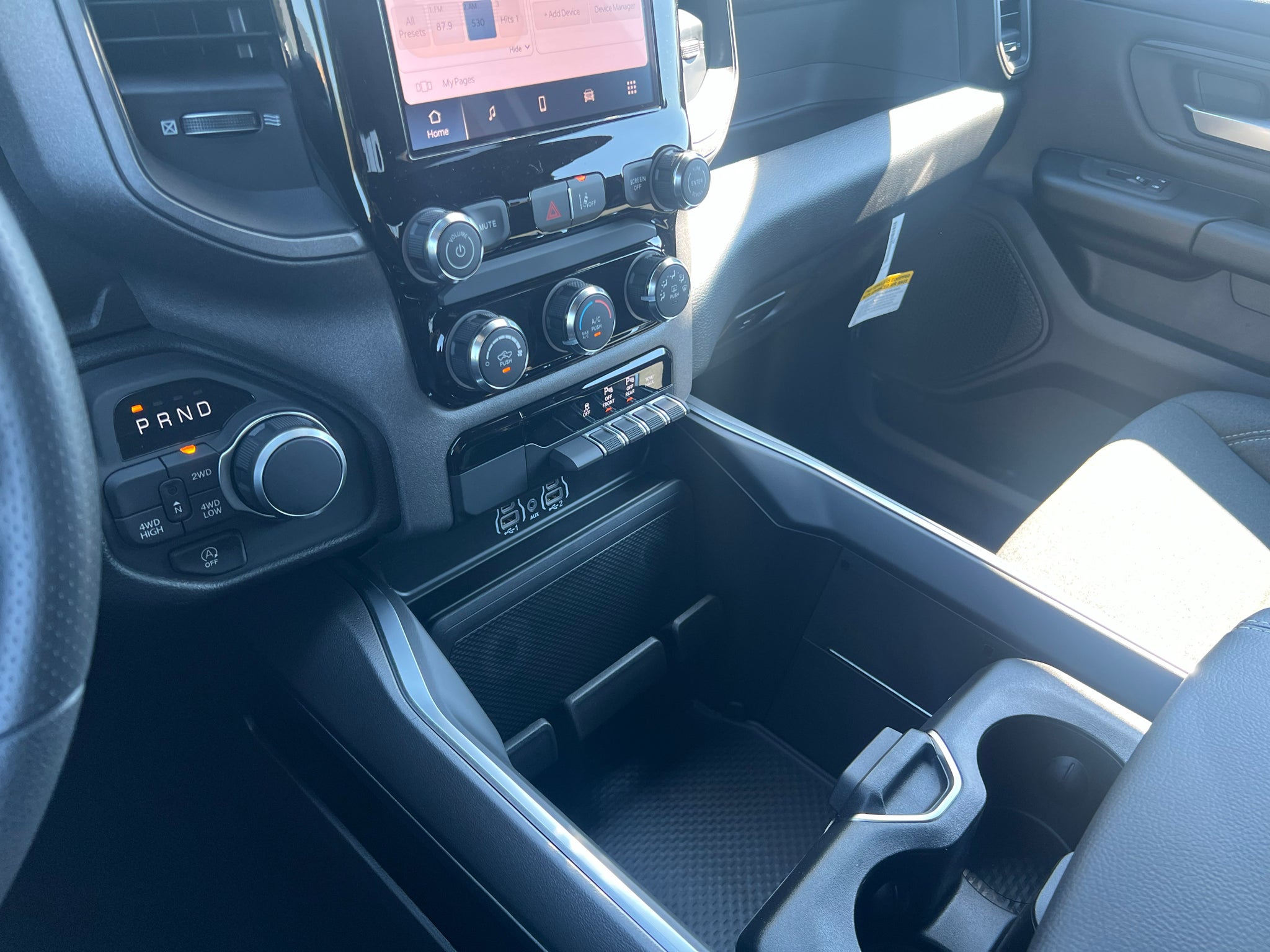 2027 RAM 1500 RAM 1500 EXPRESS CREW CAB 4X4 5'7' BOX