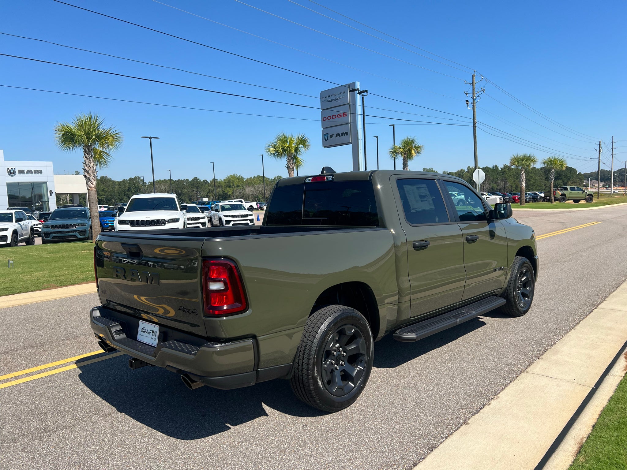 2027 RAM 1500 RAM 1500 EXPRESS CREW CAB 4X4 5'7' BOX
