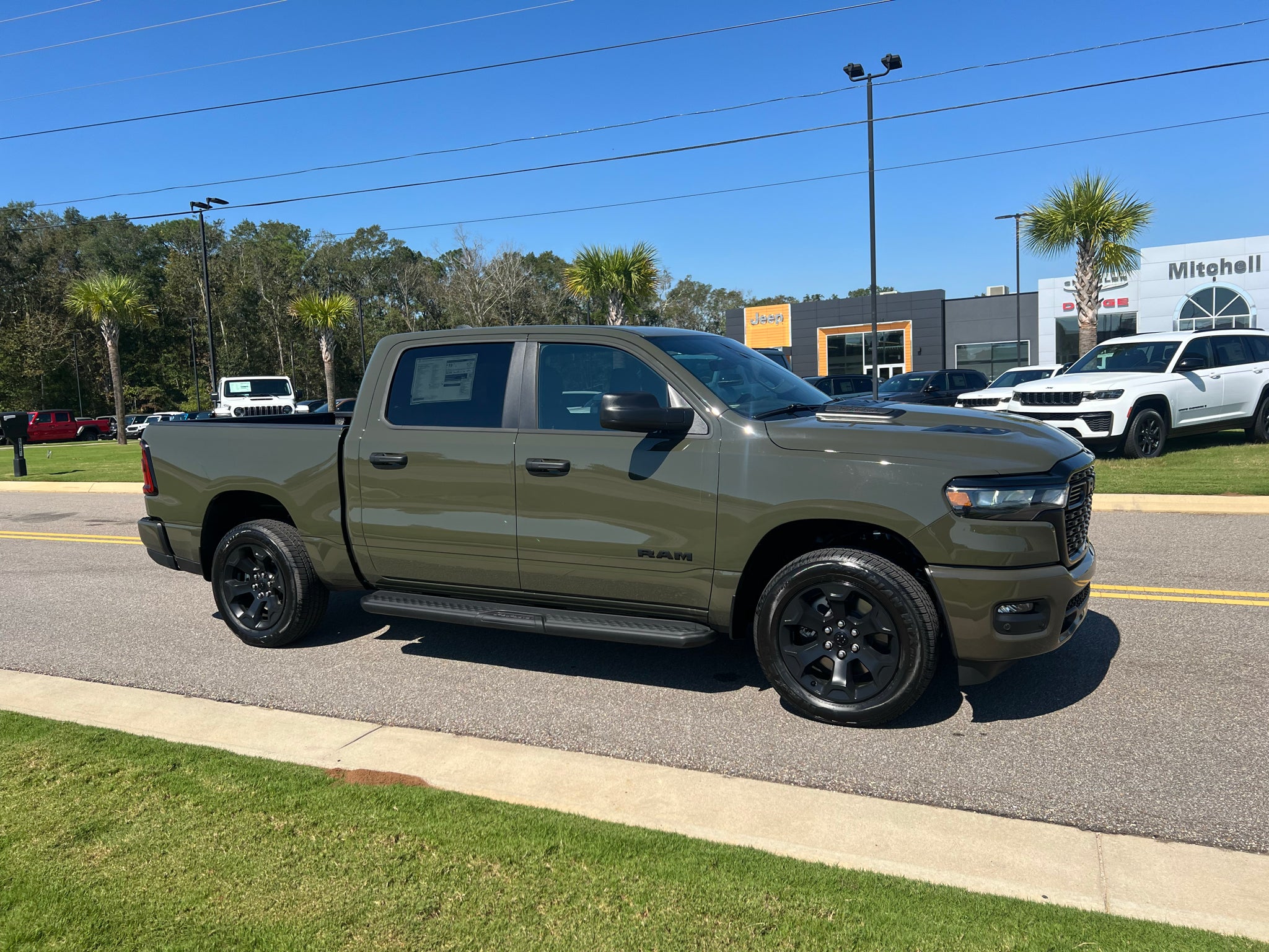2027 RAM 1500 RAM 1500 EXPRESS CREW CAB 4X4 5'7' BOX