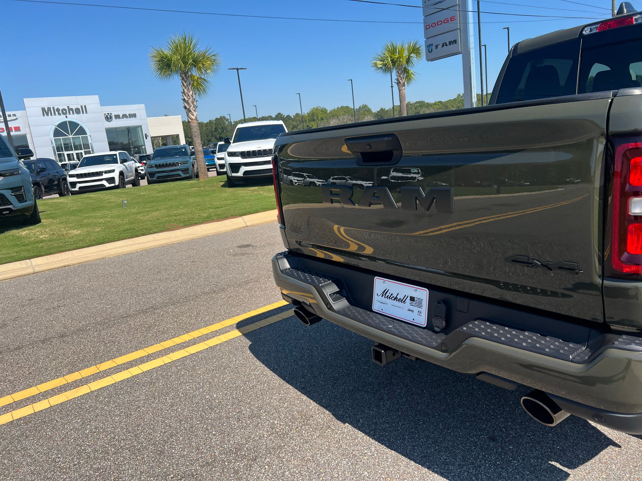 2027 RAM 1500 RAM 1500 EXPRESS CREW CAB 4X4 5'7' BOX