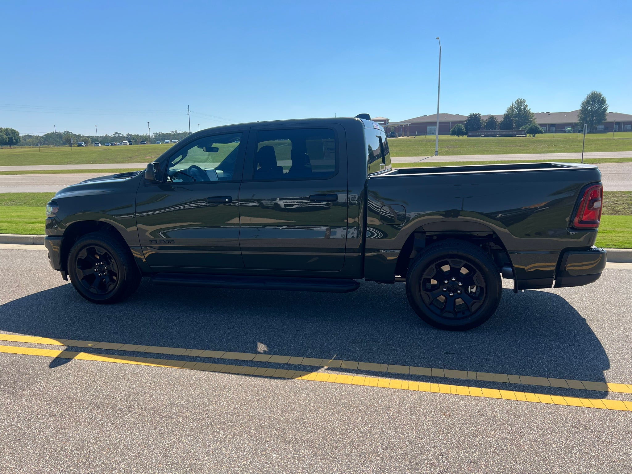 2027 RAM 1500 RAM 1500 EXPRESS CREW CAB 4X4 5'7' BOX