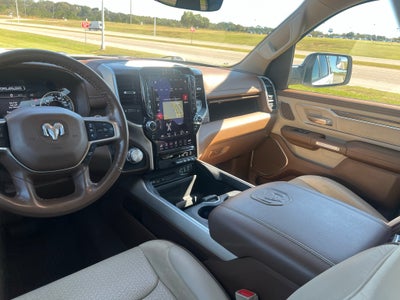 2019 RAM 1500 Laramie Crew Cab 4x4 5'7' Box