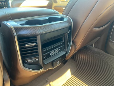 2019 RAM 1500 Laramie Crew Cab 4x4 5'7' Box