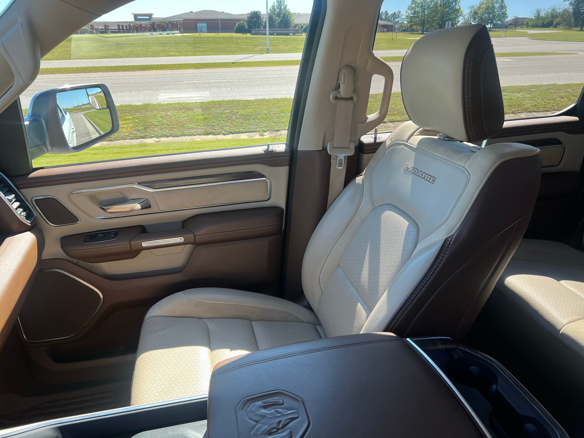 2019 RAM 1500 Laramie Crew Cab 4x4 5'7' Box