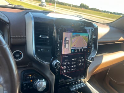 2019 RAM 1500 Laramie Crew Cab 4x4 5'7' Box