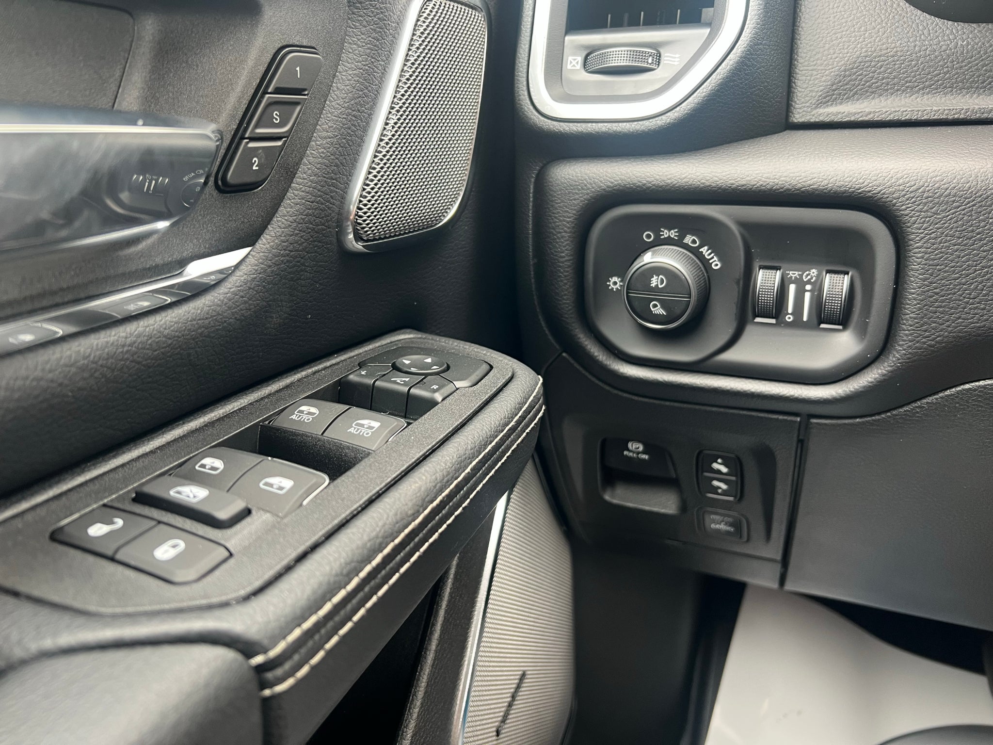 2027 RAM 1500 RAM 1500 LARAMIE CREW CAB 4X4 5'7' BOX