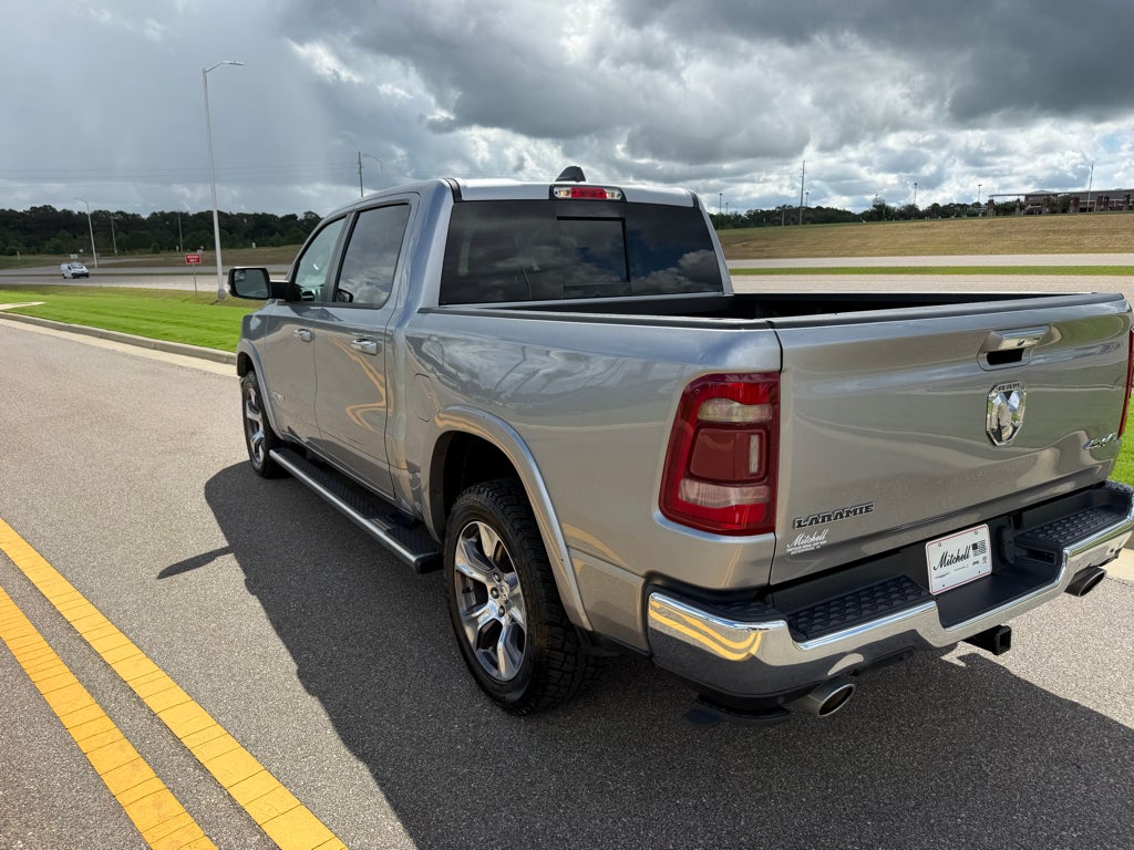 2021 RAM 1500 Laramie Crew Cab 4x4 5'7' Box