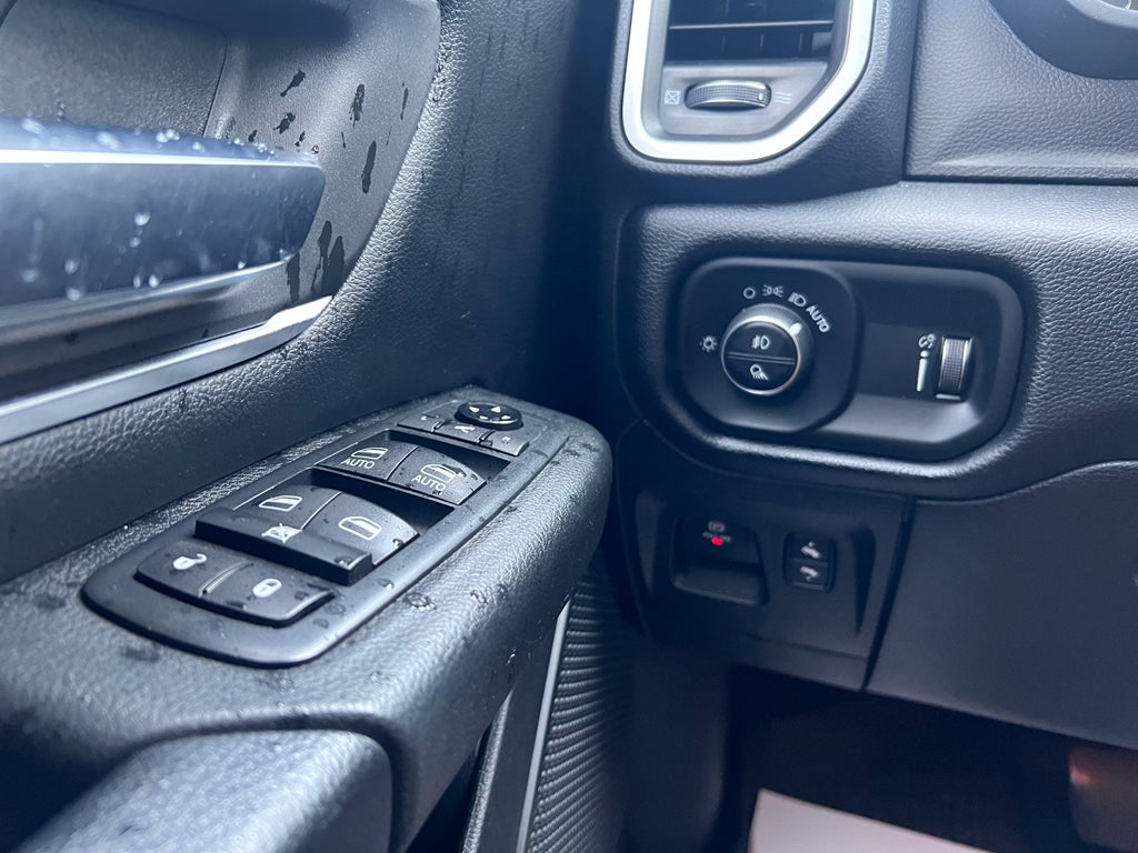 2020 RAM 1500 Big Horn Crew Cab 4x4 6'4' Box