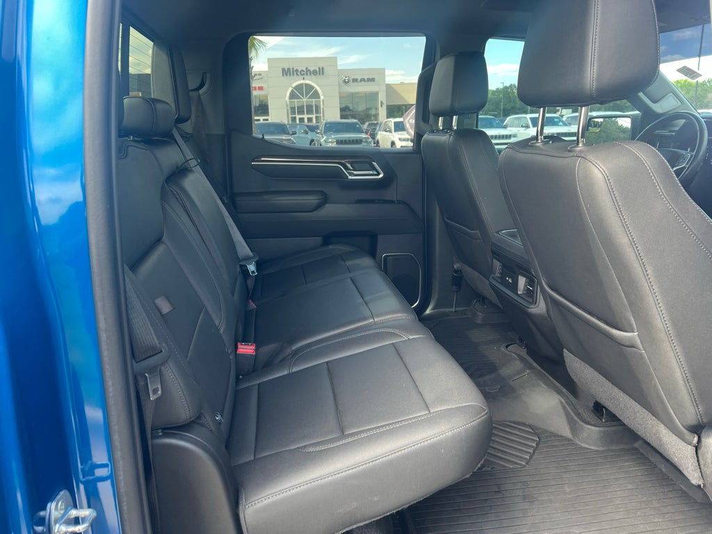 2022 Chevrolet Silverado 4WD Crew Cab Short Bed RST