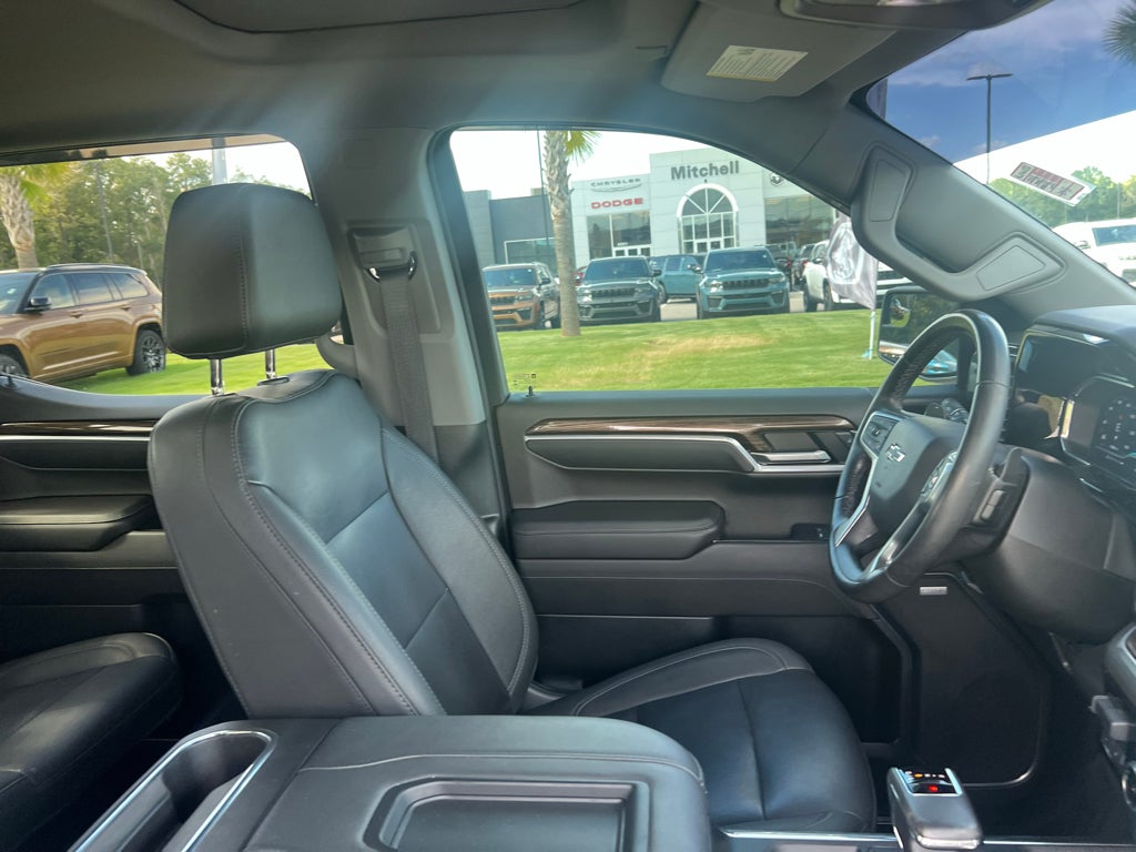 2022 Chevrolet Silverado 4WD Crew Cab Short Bed RST
