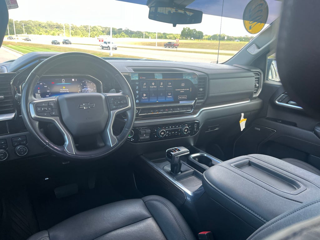 2022 Chevrolet Silverado 4WD Crew Cab Short Bed RST