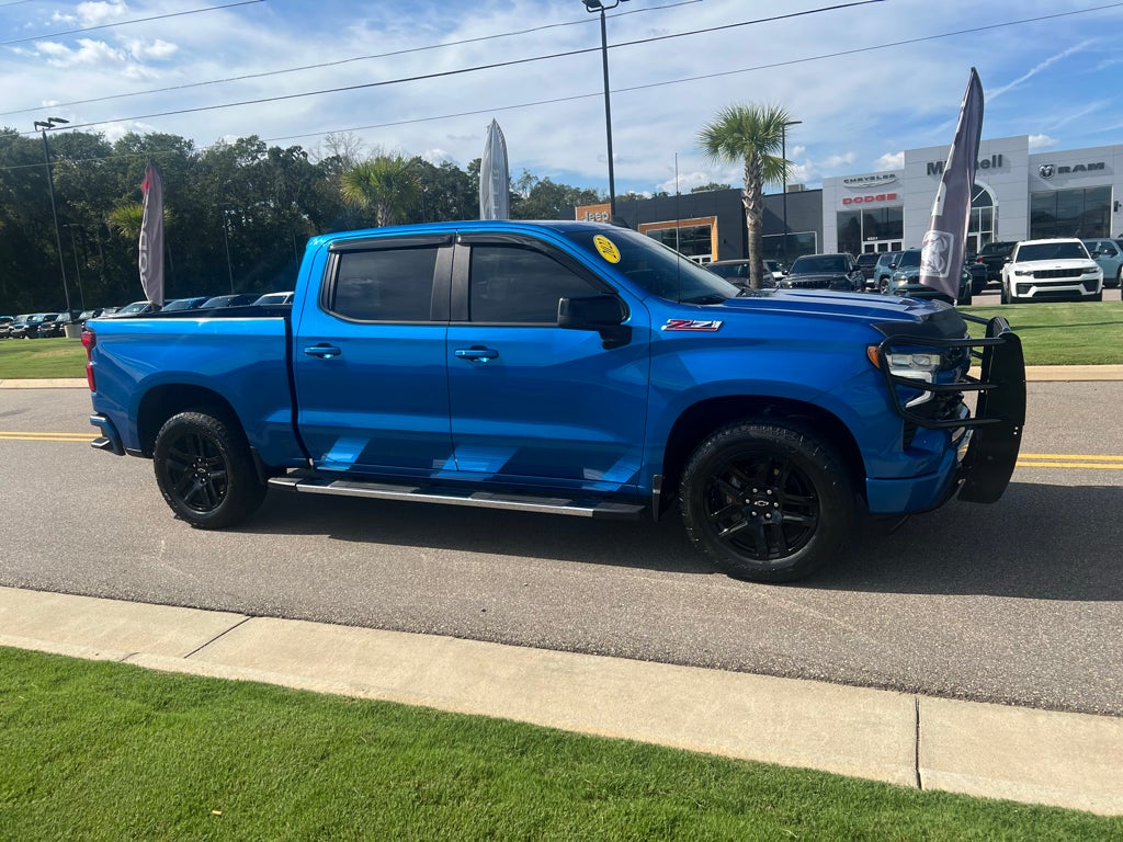 2022 Chevrolet Silverado 4WD Crew Cab Short Bed RST