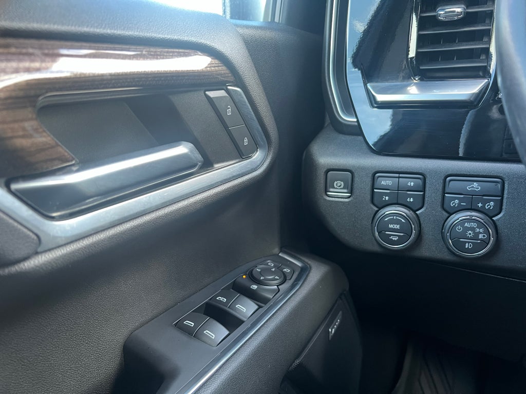 2022 Chevrolet Silverado 4WD Crew Cab Short Bed RST