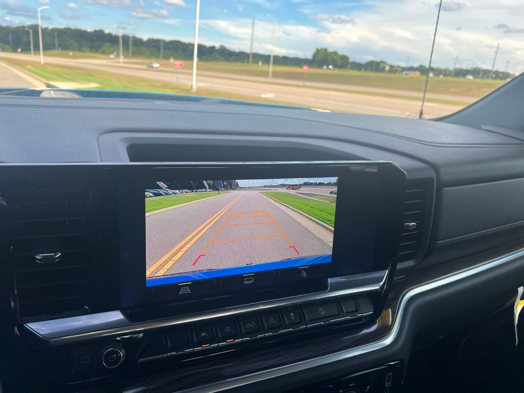 2022 Chevrolet Silverado 4WD Crew Cab Short Bed RST