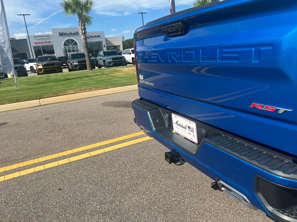 2022 Chevrolet Silverado 4WD Crew Cab Short Bed RST