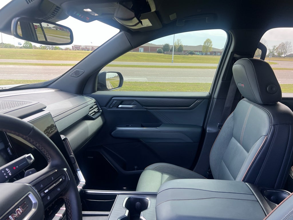 2024 GMC Acadia AWD AT4