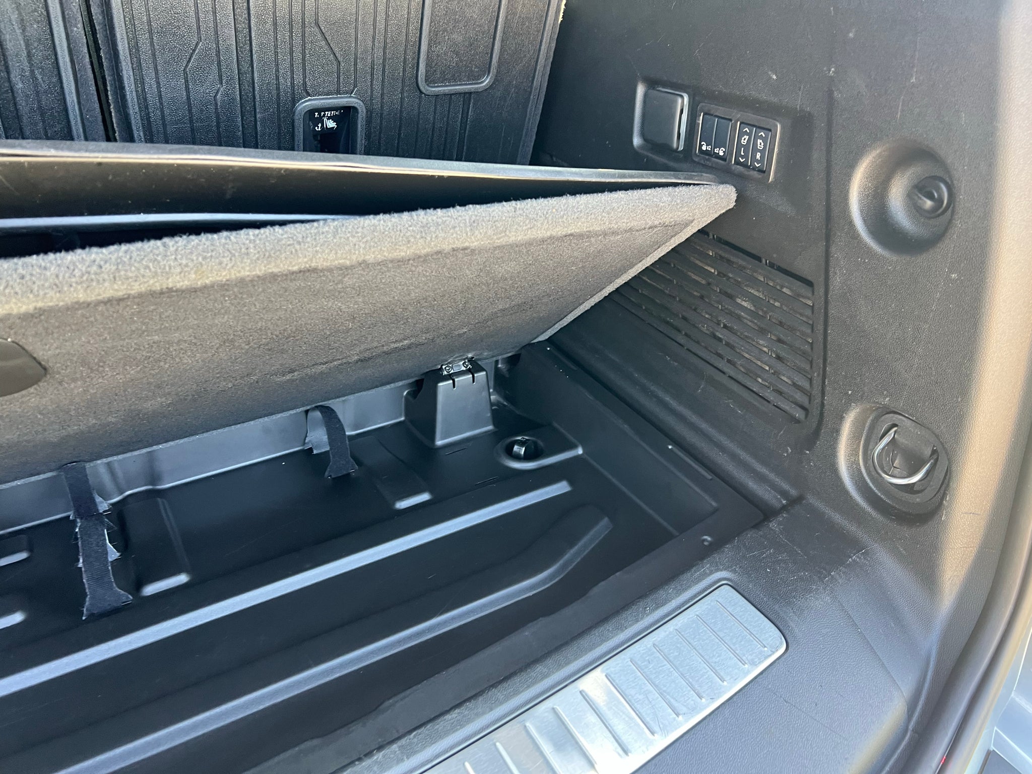 2025 GMC Yukon 4WD AT4