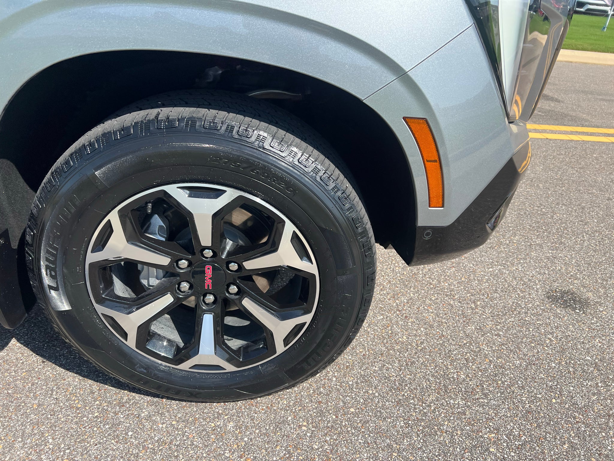 2025 GMC Yukon 4WD AT4