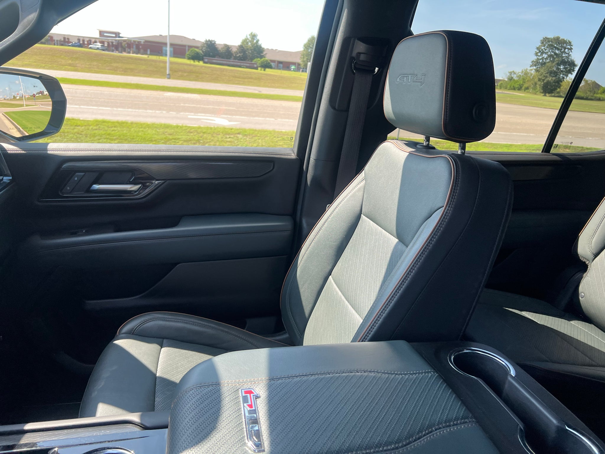 2025 GMC Yukon 4WD AT4