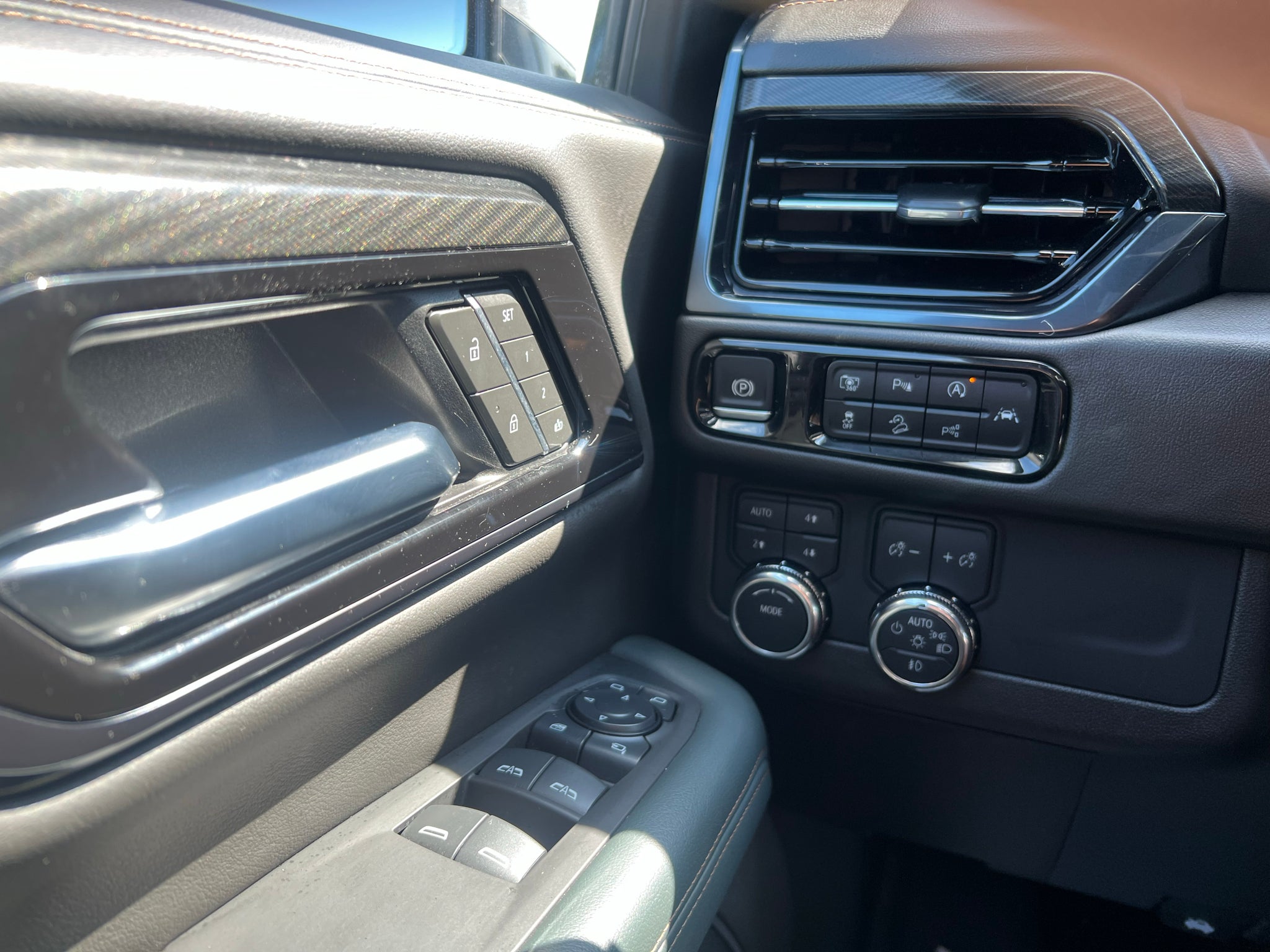 2025 GMC Yukon 4WD AT4