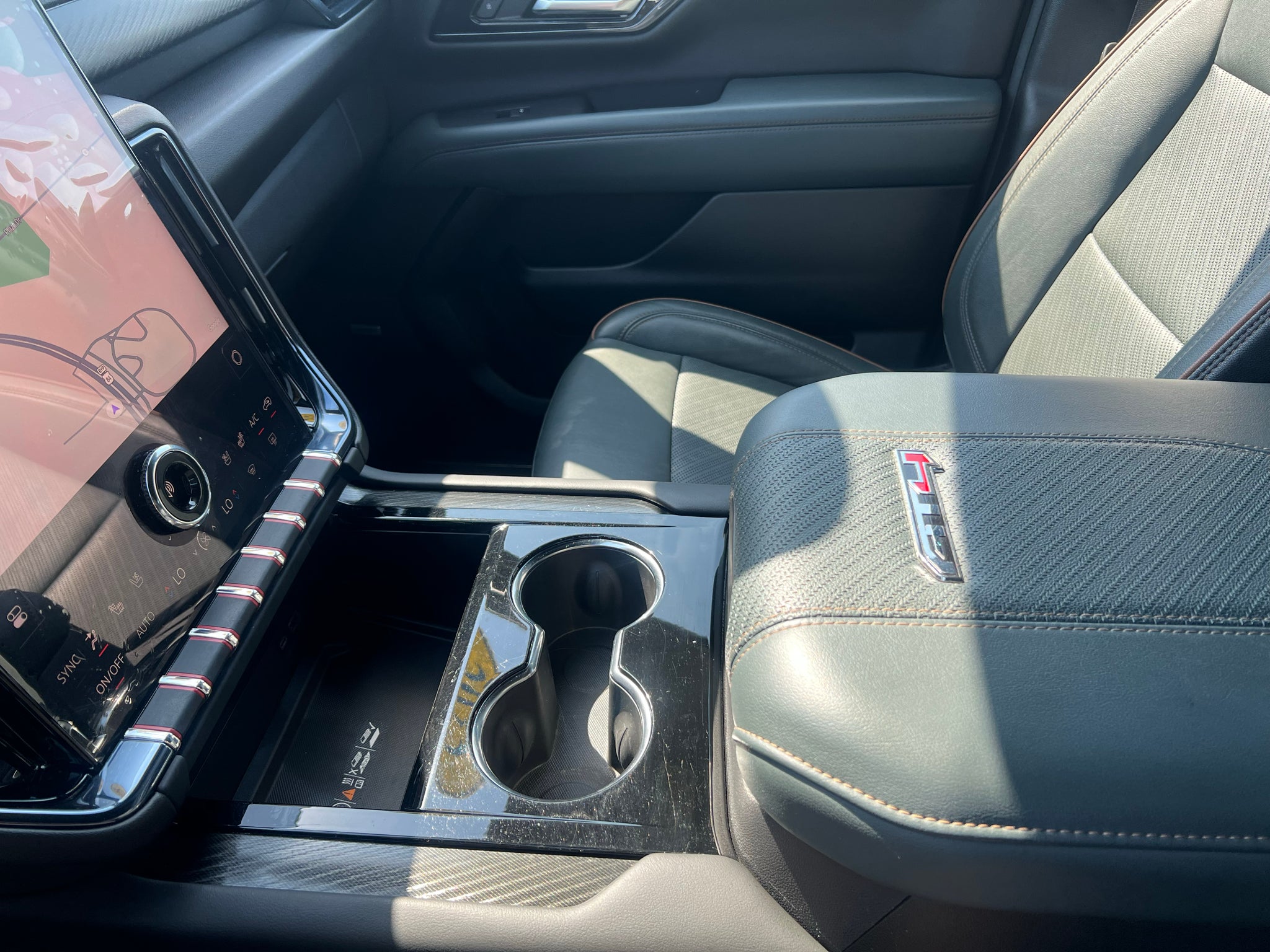 2025 GMC Yukon 4WD AT4