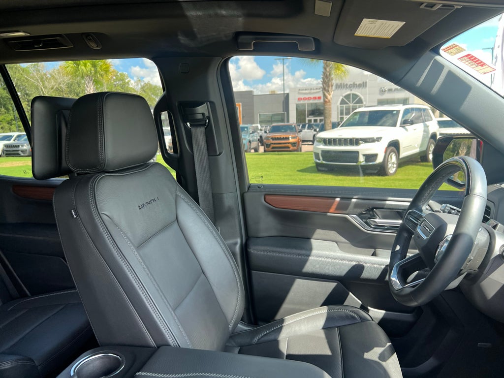 2025 GMC Yukon 4WD Denali