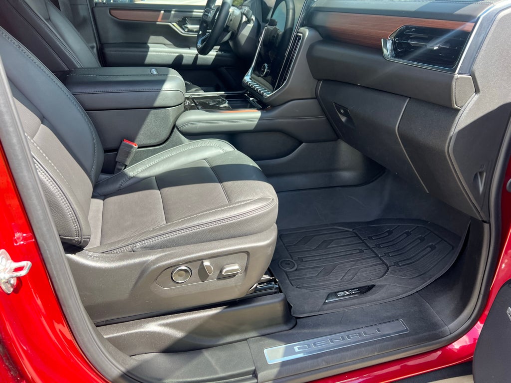 2025 GMC Yukon 4WD Denali