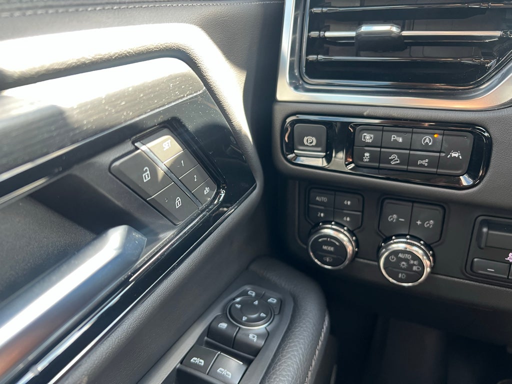 2025 GMC Yukon 4WD Denali