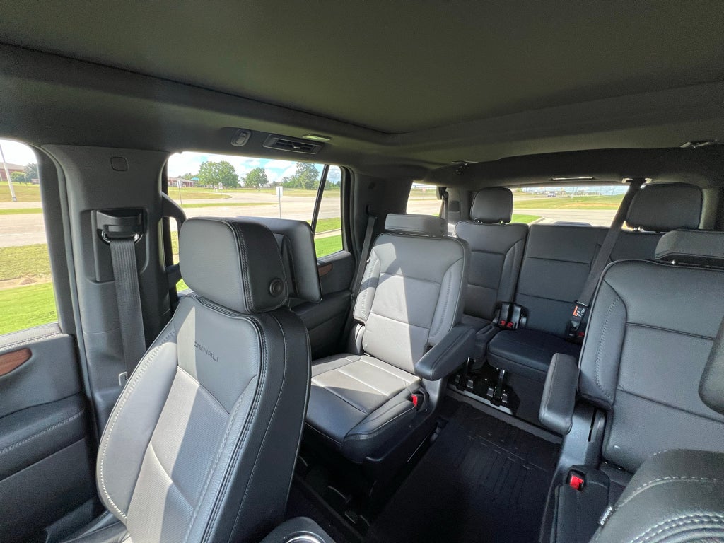 2025 GMC Yukon 4WD Denali