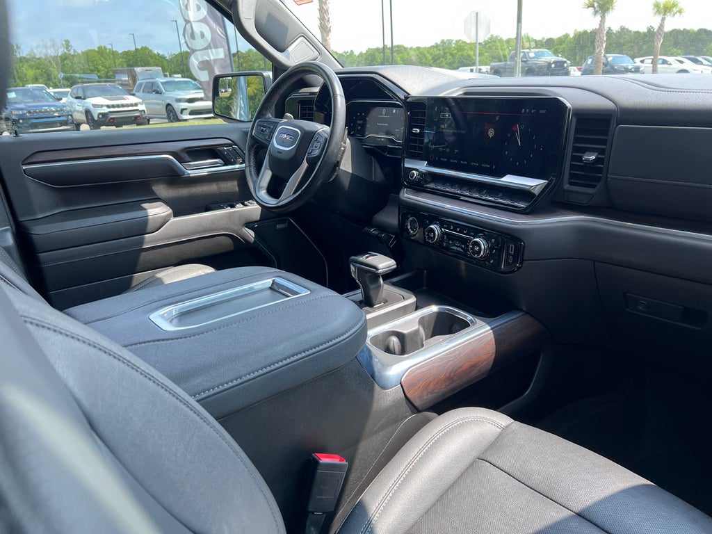 2022 GMC Sierra 4WD Crew Cab Short Box SLT