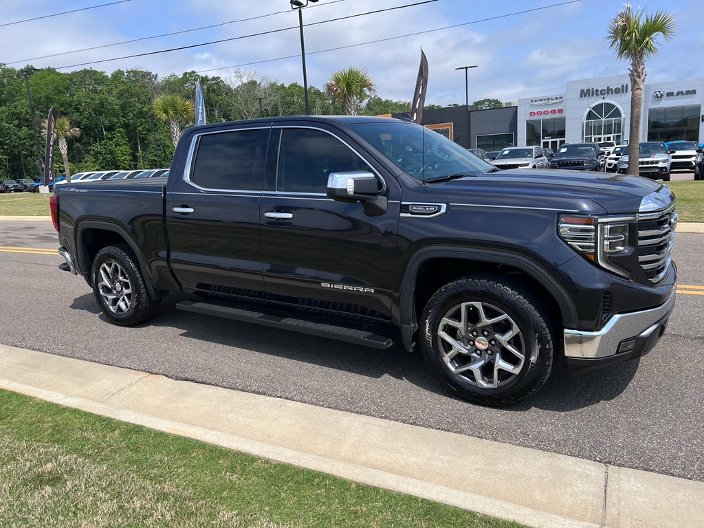 2022 GMC Sierra 4WD Crew Cab Short Box SLT
