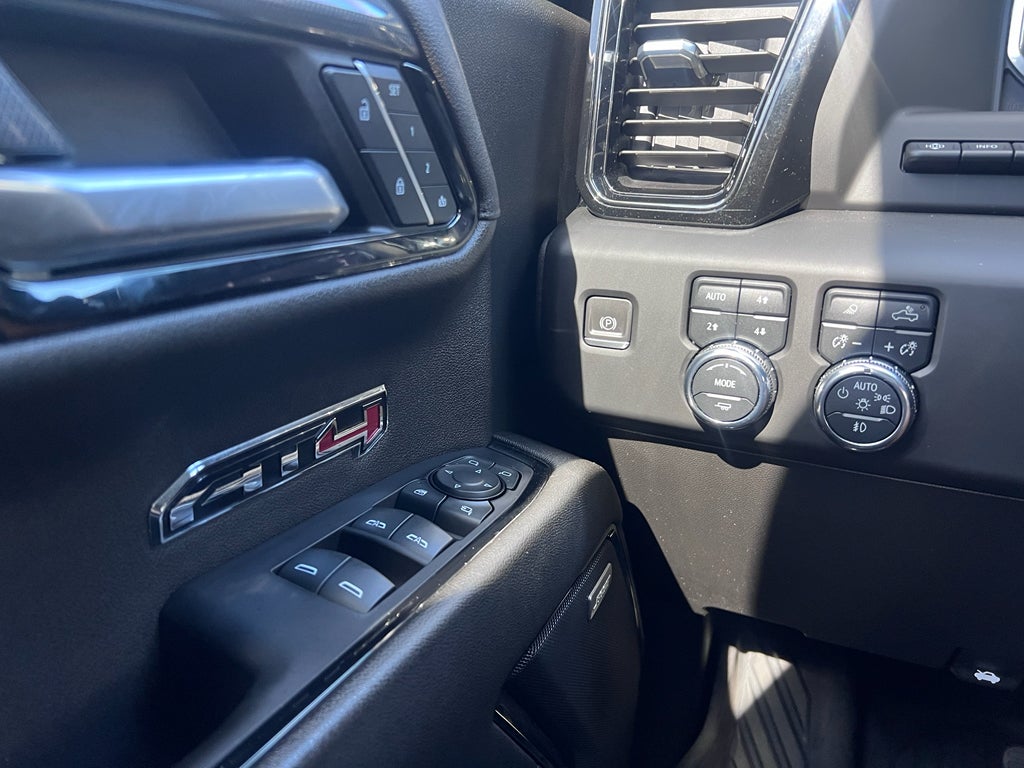 2023 GMC Sierra AT4