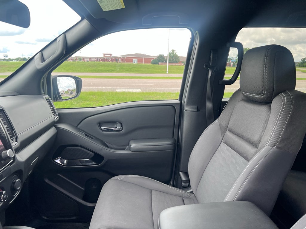 2023 Nissan Frontier Crew Cab SV 4x2