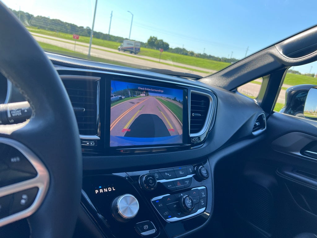 2025 Chrysler Pacifica Select