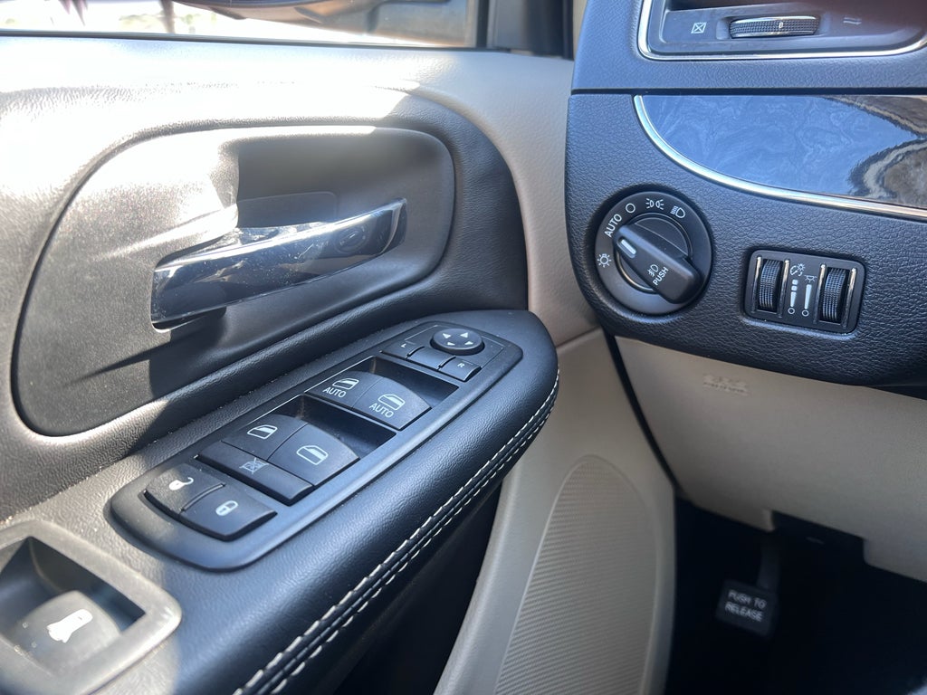 2015 Chrysler Town & Country Touring