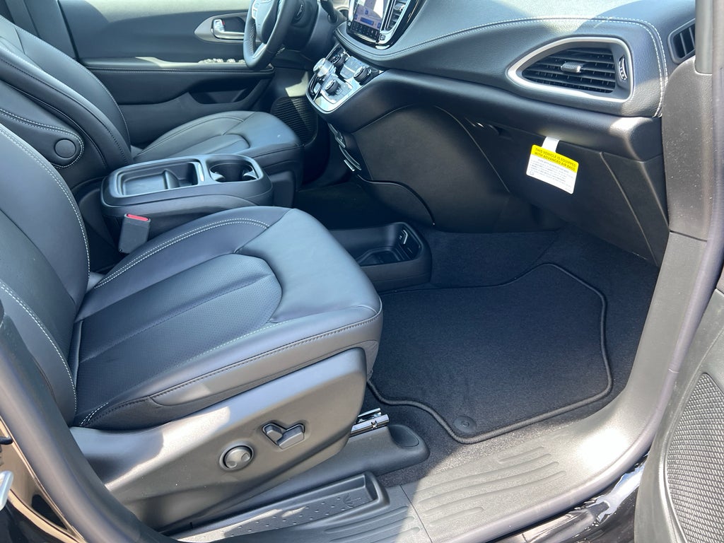 2027 Chrysler Pacifica PACIFICA SELECT