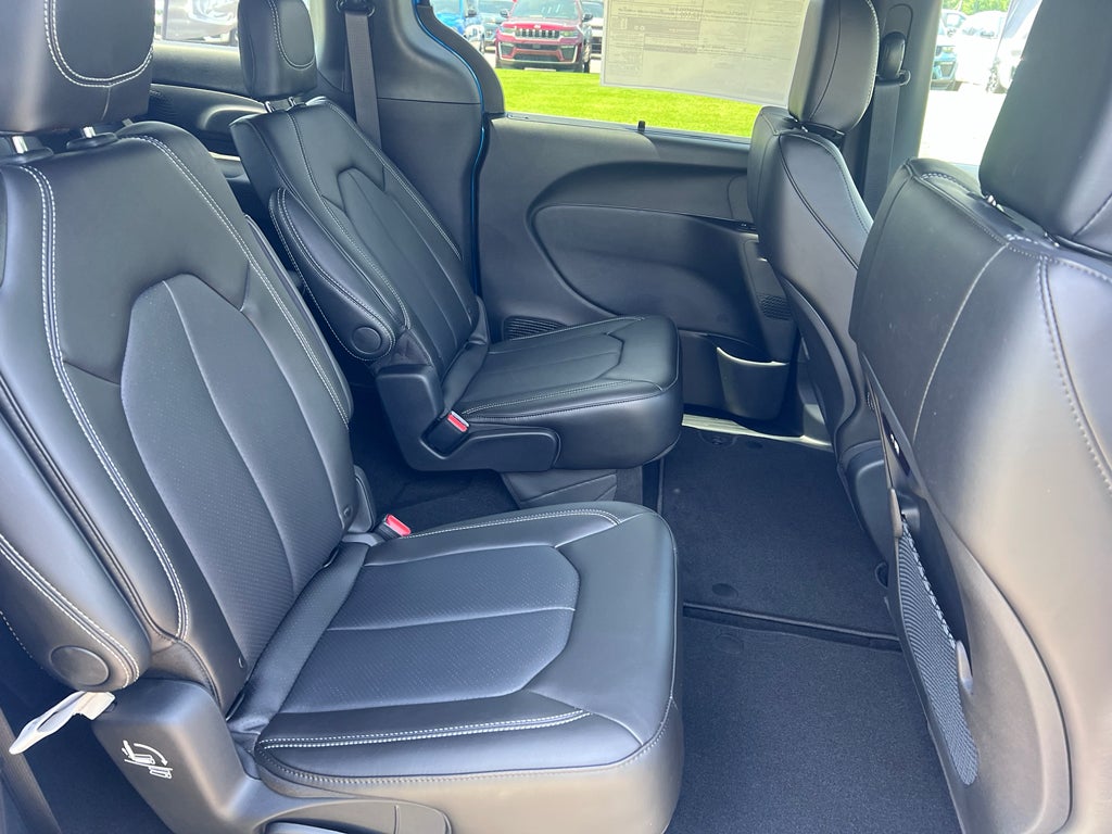 2027 Chrysler Pacifica PACIFICA SELECT