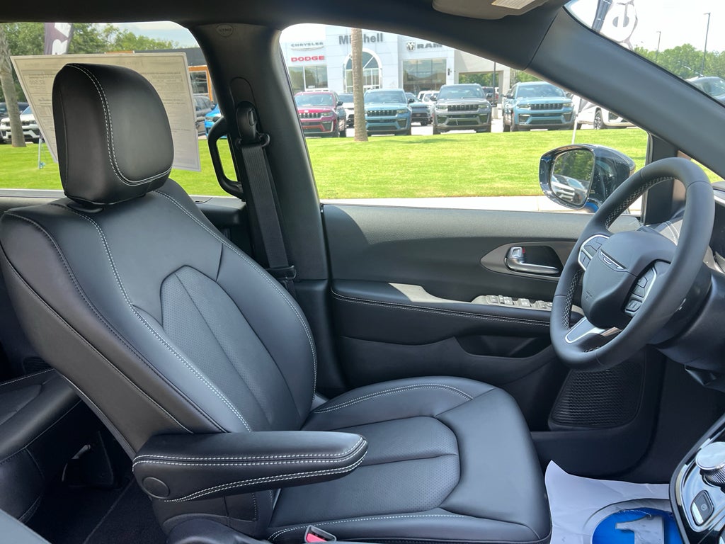 2027 Chrysler Pacifica PACIFICA SELECT