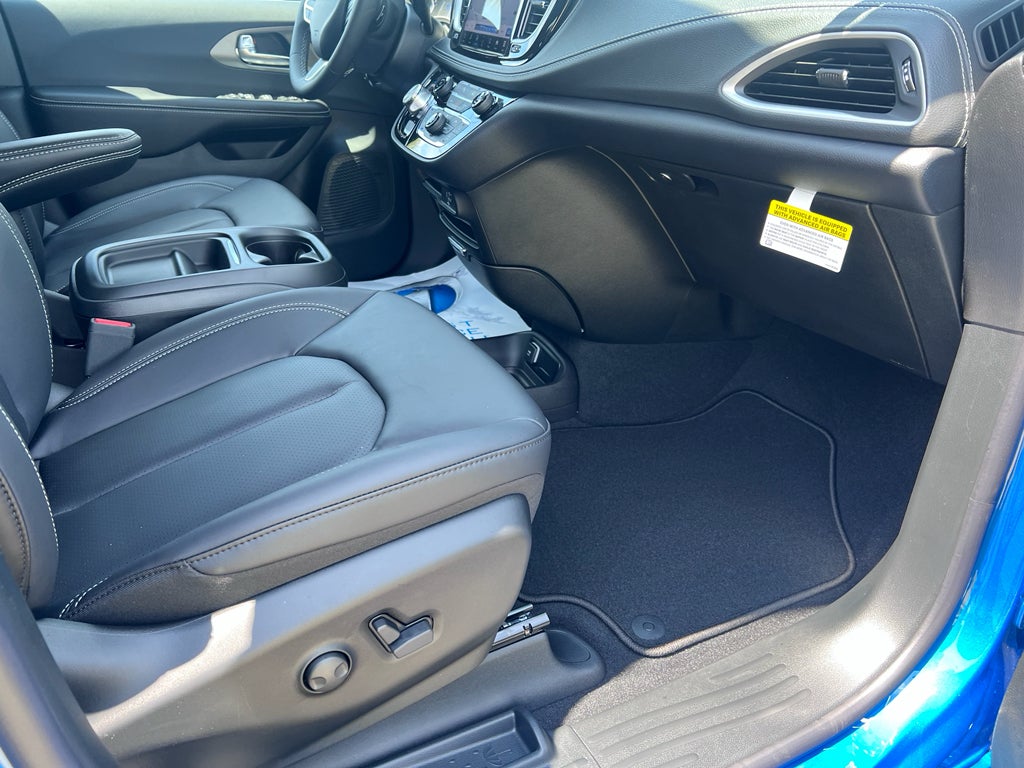 2027 Chrysler Pacifica PACIFICA SELECT