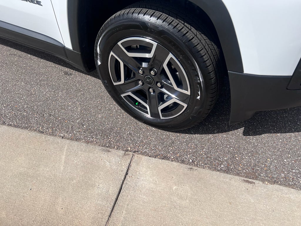 2026 Jeep Cherokee CHEROKEE LAREDO 4X4