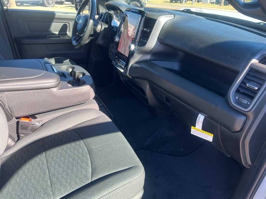 2026 RAM 2500 RAM 2500 BLACK EXPRESS CREW CAB 4X4 6'4' BOX