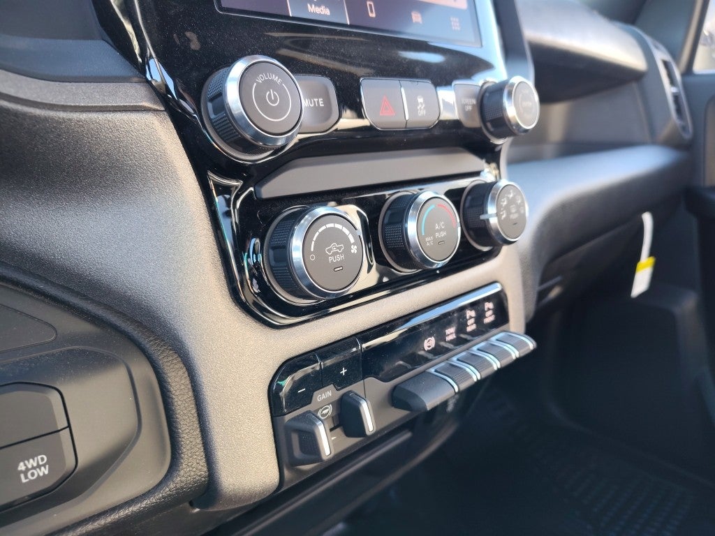 2026 RAM 2500 RAM 2500 TRADESMAN CREW CAB 4X4 8' BOX