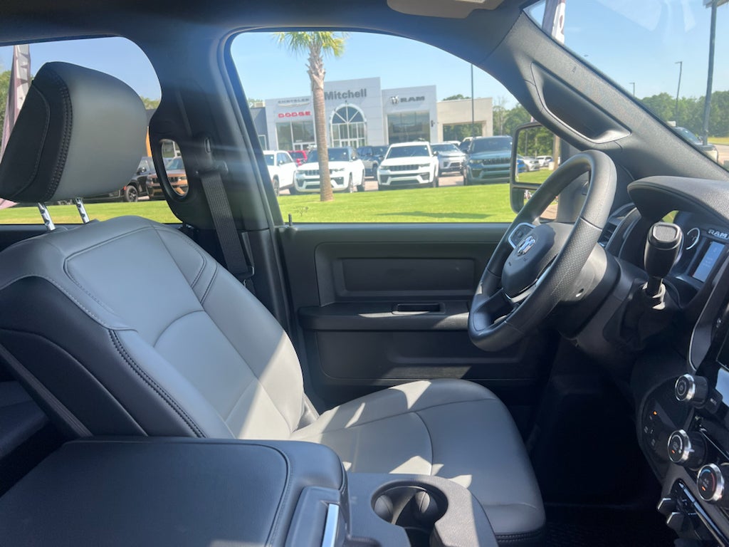 2026 RAM 3500 RAM 3500 TRADESMAN CREW CAB 4X4 8' BOX