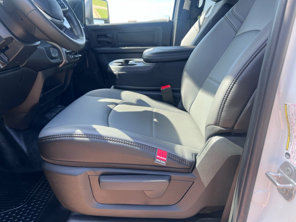 2026 RAM 3500 RAM 3500 TRADESMAN CREW CAB 4X4 8' BOX