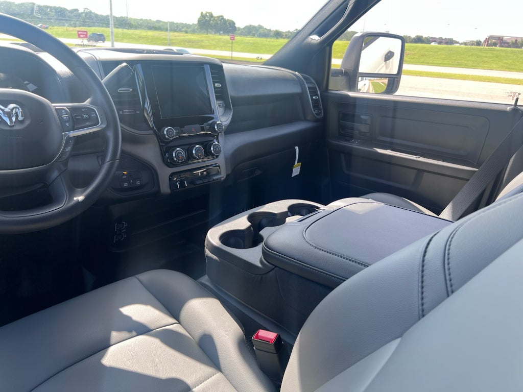 2026 RAM 3500 RAM 3500 TRADESMAN CREW CAB 4X4 8' BOX